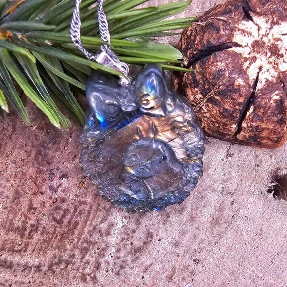 Nature Labradorite Flashy Totoro Portrait Pendant Necklace - Picture 4 of 10